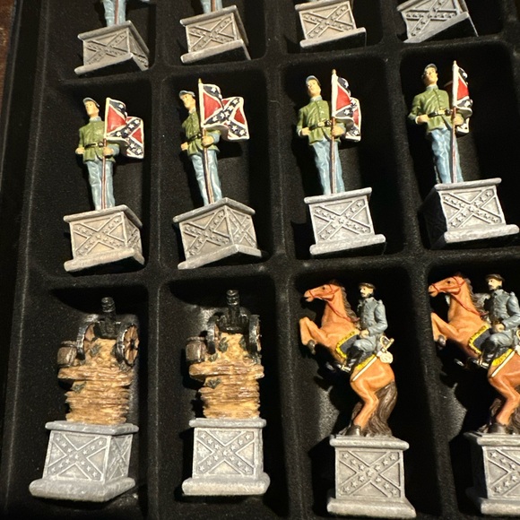 Civil War Chess - The North Battles the South - Picture 3 of 6